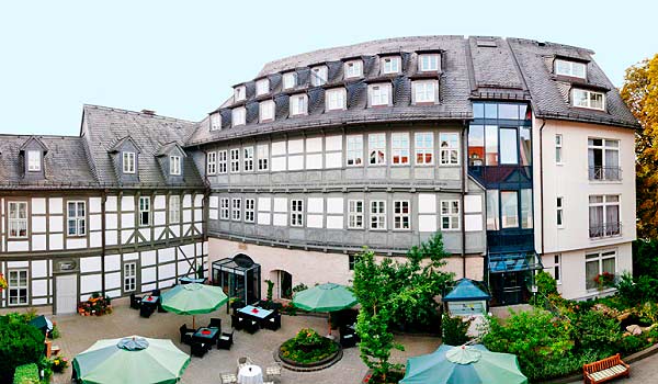Schwiecheldthaus-front.jpg