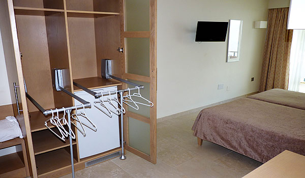 600x350_Mallorca_Hotel-Ponent-de-Mar-Palma-Nova-Slaapkamert-Kast-11.jpg