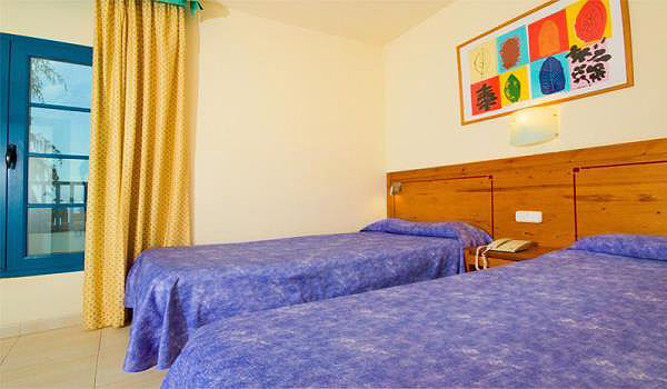 600×350-Lanzarote-Hotel-THB-TROPICAL-ISLAND-bedroom.jpg