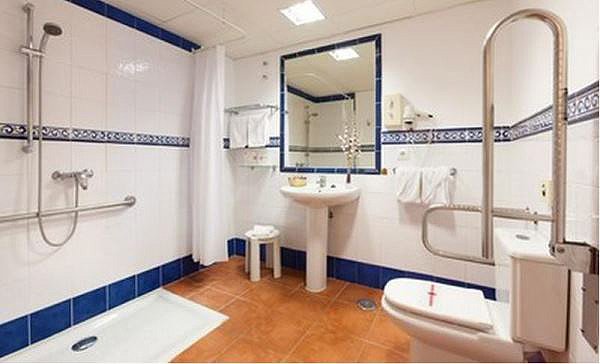 600×350-Tenerife-Aparthotel-Isabel-WC-Douche.jpg