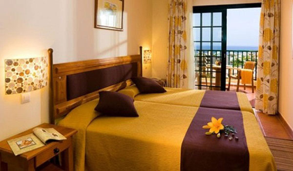 600×350-Tenerife-Aparthotel-Isabel-slaapkamer-3.jpg